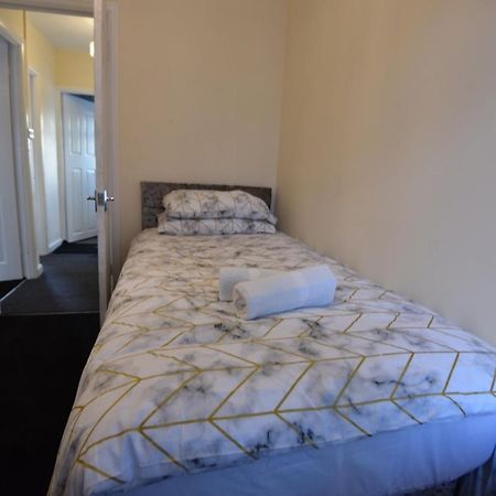 Lovely Holiday Home Near Cardiff City Centre - Madoc Road 3 Bedrooms Sleeps Up To 7 Exterior foto