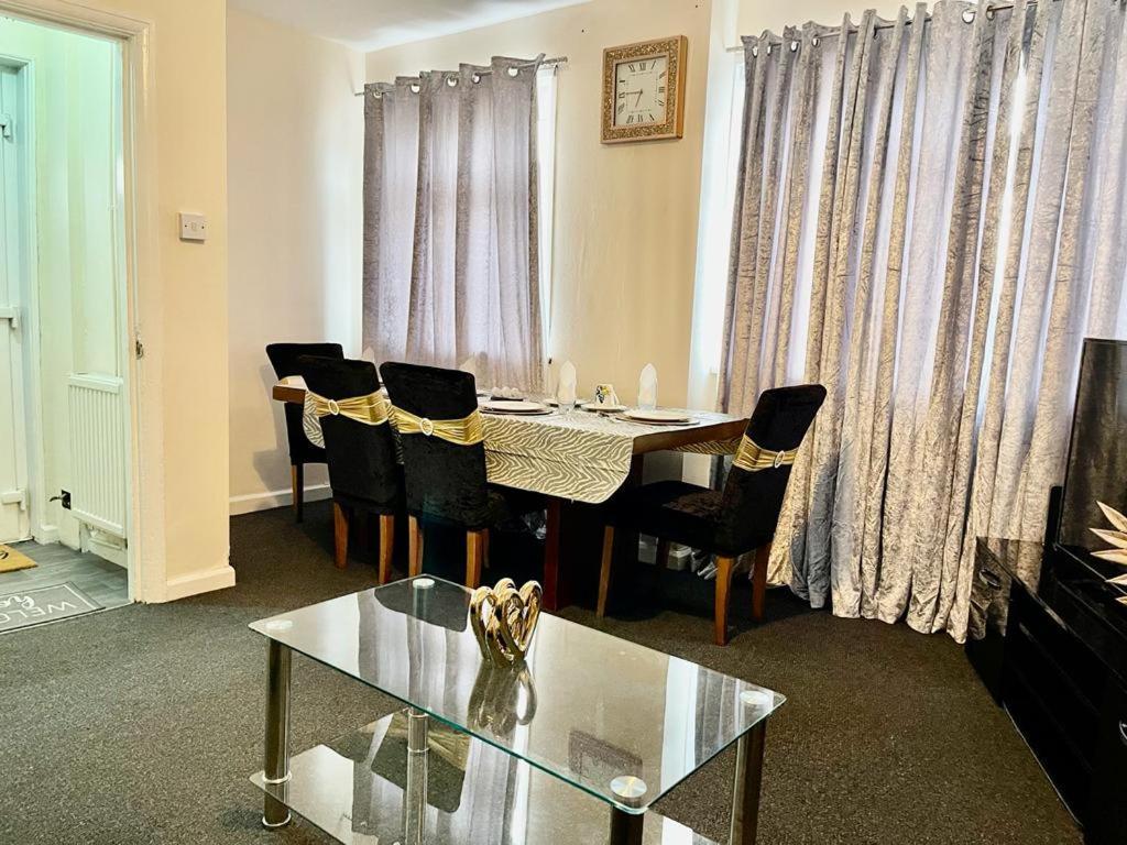 Lovely Holiday Home Near Cardiff City Centre - Madoc Road 3 Bedrooms Sleeps Up To 7 Exterior foto