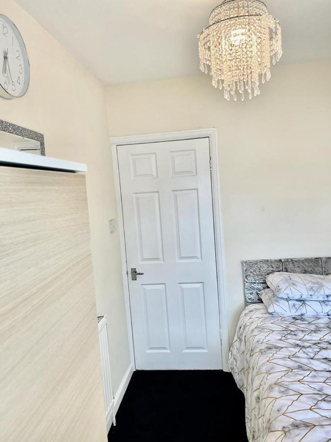 Lovely Holiday Home Near Cardiff City Centre - Madoc Road 3 Bedrooms Sleeps Up To 7 Exterior foto
