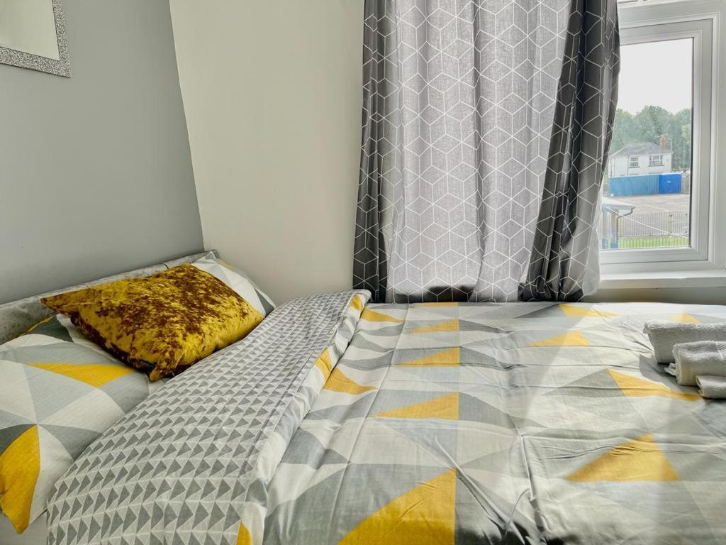 Lovely Holiday Home Near Cardiff City Centre - Madoc Road 3 Bedrooms Sleeps Up To 7 Exterior foto