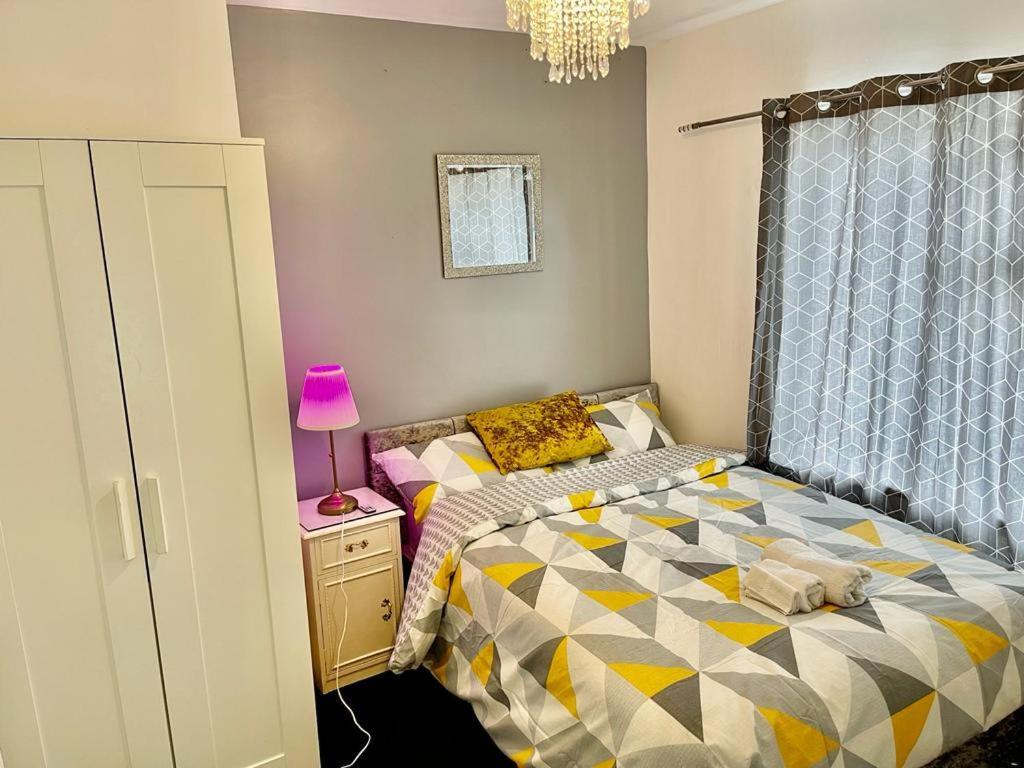 Lovely Holiday Home Near Cardiff City Centre - Madoc Road 3 Bedrooms Sleeps Up To 7 Exterior foto